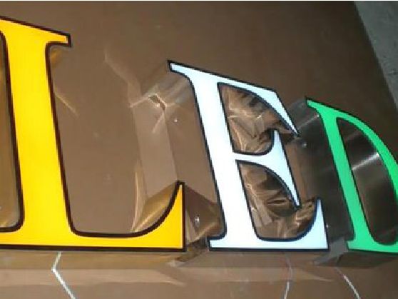 府谷介绍LED招牌的基础知识。